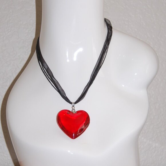 NEW Large Red Glass Heart Necklace - Picture 7 of 7